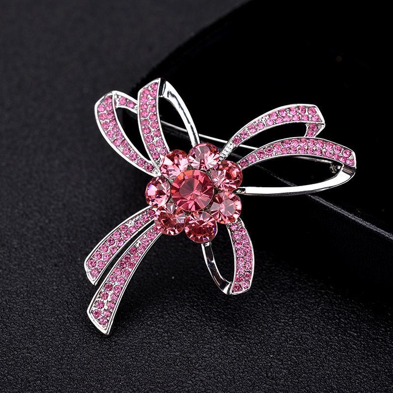 

Elegant Austrian Crystal Brooch Pin - Timeless European & American Fashion Accessory розовый