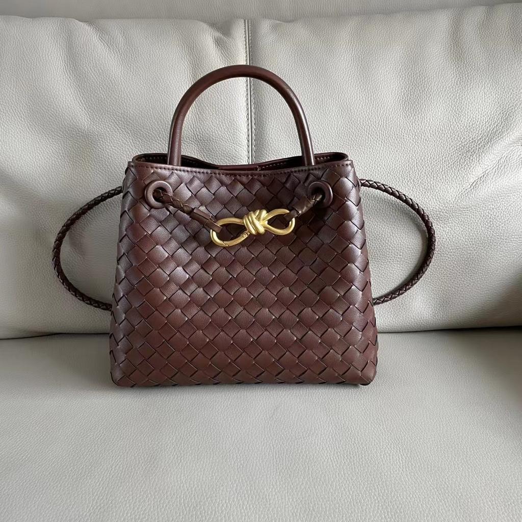 Niche metal rope buckle woven tote bag leather shoulder handheld women's bag large capacity retro old money wind tote