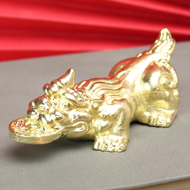 

Brass solid pure copper small ornament desktop handle lucky copper Pixiu tea ceremony tea pet carving and casting antique small bronze ware