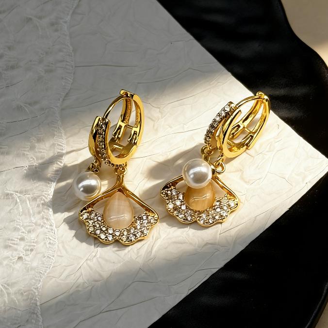 Elegant Butterfly Ginkgo Leaf Clover Diamond Necklace for Women - Luxurious Versatile Sweater Chain