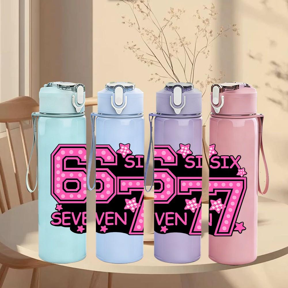 1PC Bold Pink Sixty Seven Number Print 750ml Color Plastic Sports Water Bottle Leakproof Flip Straw Lid Suitable for Sports Office Home Use
