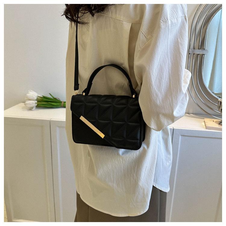 Women's Faux Leather Quilted Stitching Small Square Bag Fashion Magnetic Closure Shoulder Crossbody Purse