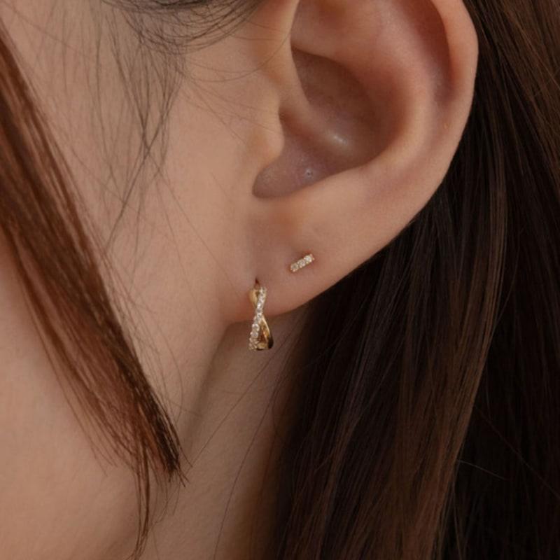 youngglow 14k mini cubic bar piercing