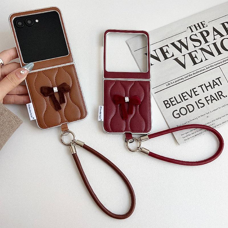Fashionable Bowknot Motorola Razr60 Drop-proof Foldable Phone Case with Anti-lost Rope.