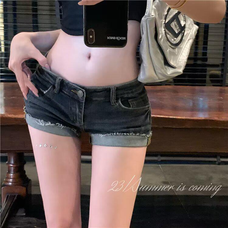 Retro Spicy Low-Waist Denim Hot Pants - Women's Petite Tight-Fit Rolled-Up Shorts