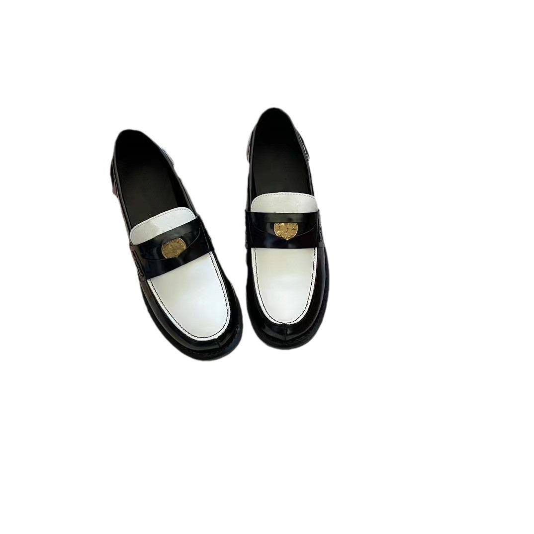 

Ретро Пенни значок Лоферы Женские Металлические Украшения Slip-on Flats Женская Обувь Весна Осень Обувь 40