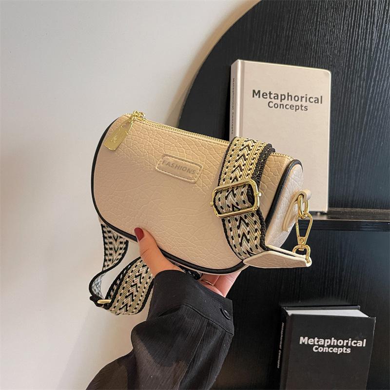 This Year's Popular Niche Bags 2025 New Women's Bags Fashionable Wide Shoulder Straps Messenger Bags High-end Popular Saddle Bags