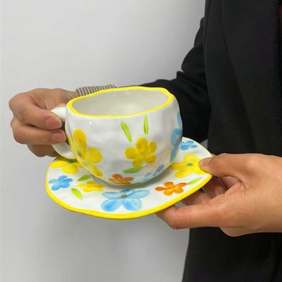 Retro Ins Style Nische Französische Tasse, High-End handbemaltes unregelmäßiges niedliches Keramik-Set, Kaffeetasse Untertasse