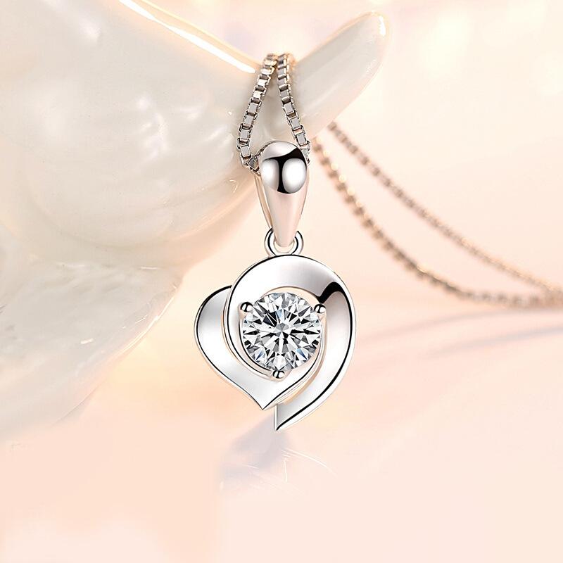 Love Heart Necklace for Women, Japanese and Korean Simple Peach Heart Pendant Collarbone Chain Neck Chain