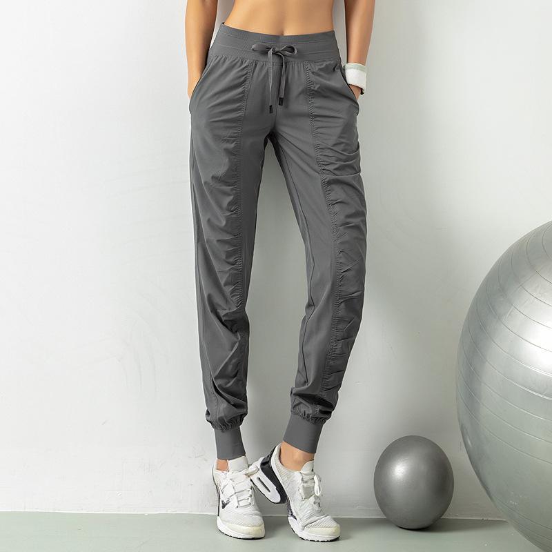 Bağcıklı Bel ve Yan Cepli Kadınlar İçin Hızlı Kuruyan Atletik Jogger Pantolon - Koşu ve Antrenman İçin Slim Fit, Nefes Alabilen Polyester Karışımı
