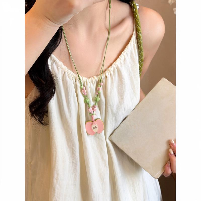 Pink Ceramic Apple Beaded Necklace for Women – High-End Niche Design Clavicle Chain with Personalized Pendant