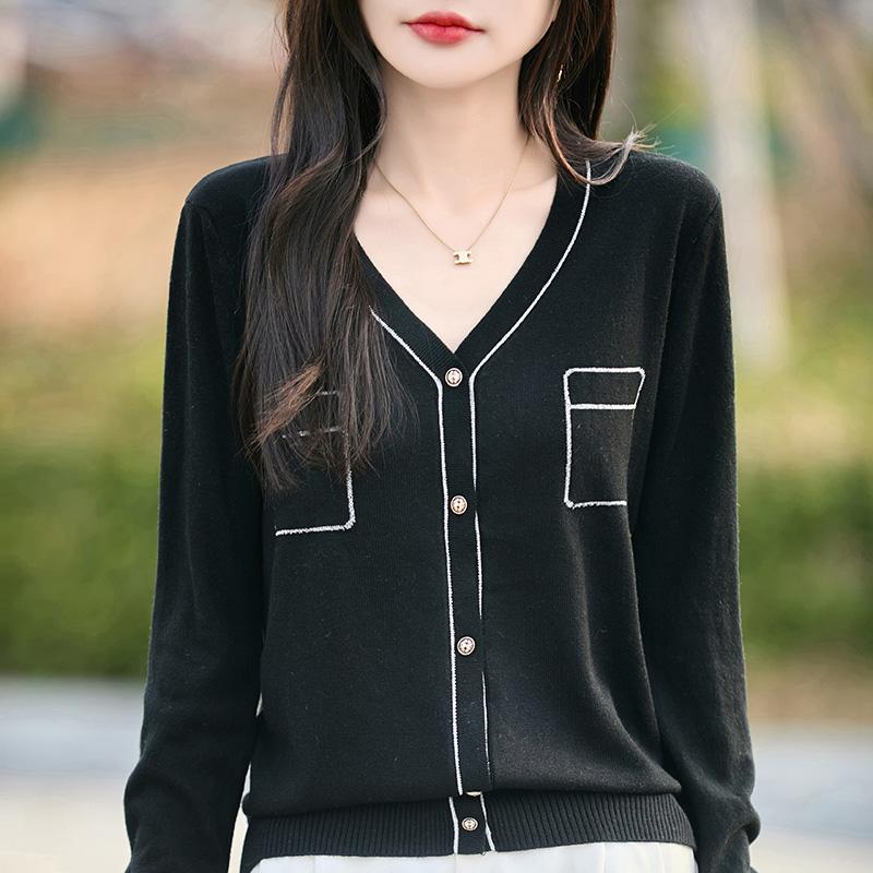 Damekardigan i lett 50% ull 50% morbærsilke - Allsidig strikkeplagg for alle årstider for komfort og stil hele året