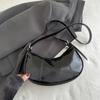Autumn new beautiful niche design armpit bag women's trend crescent bag shoulder messenger bag