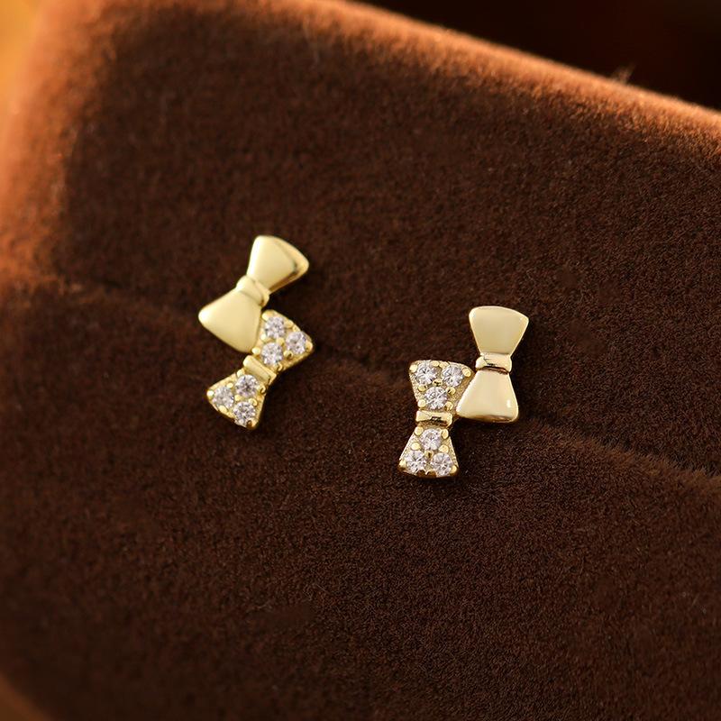 

925 Sterling Silver Mini Cute Zircon Bow Earrings for Women Simple Exquisite Student Ear Accessories золотий