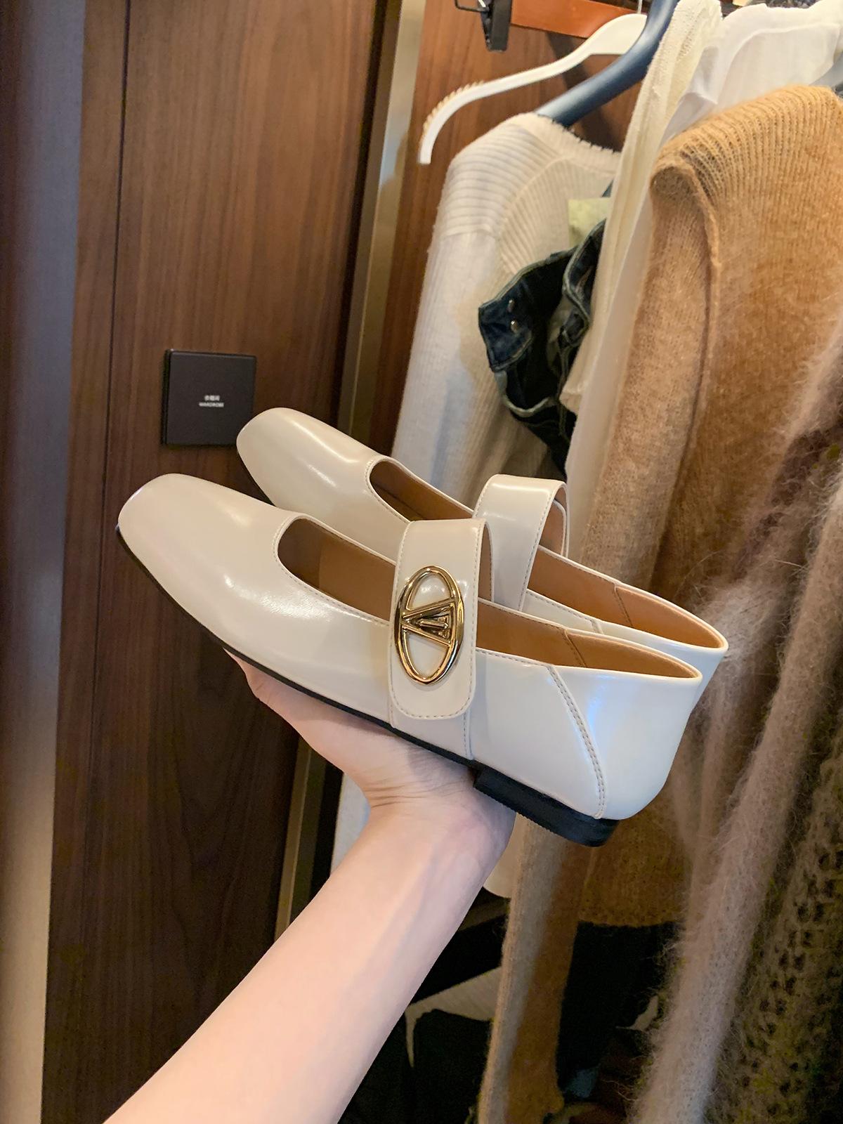 

Cowhide version~ Grape mother same temperament French square head flat bottom wide word with gold buckle Mary Jane single shoes women s shoes 40