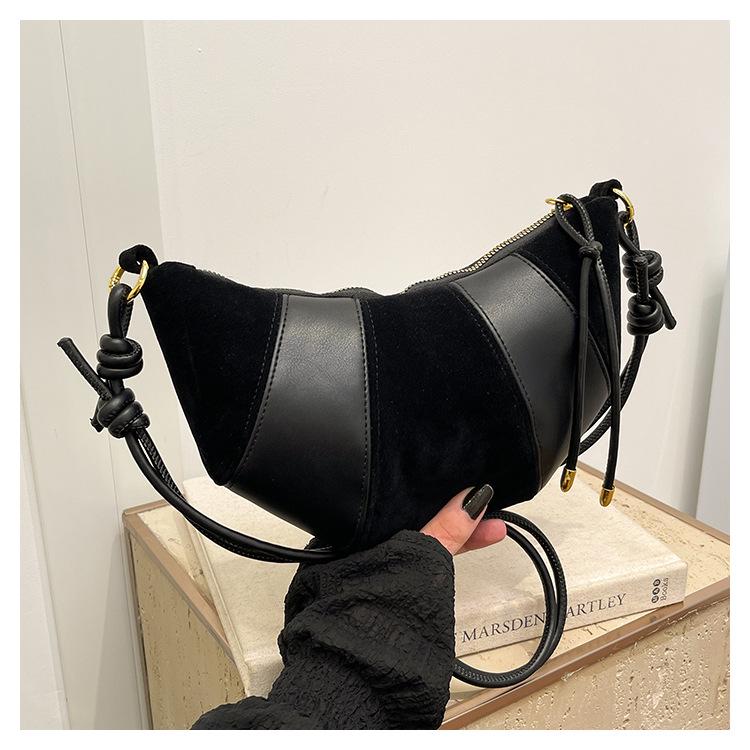 

Ретро Матовая Женская Сумка Кроссбоди Круассан - Новая Мода 2025 Повседневная Нишевая Сумка на Плечо чёрный