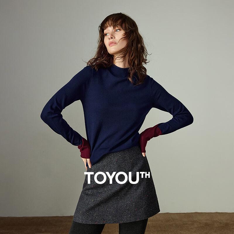 

Женский вязаный свитер облегающего кроя с цветными блоками и полувысоким воротником L