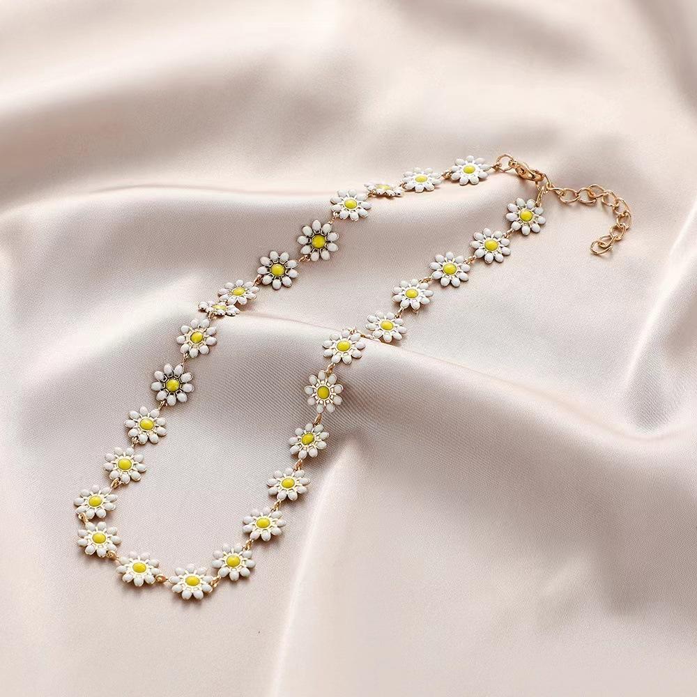 Böhmische Gänseblümchen-Klavikelketten-Halskette für Damen Mädchen Blumen-Choker-Halskette Süßer Braut-Hochzeits-Party-Schmuck