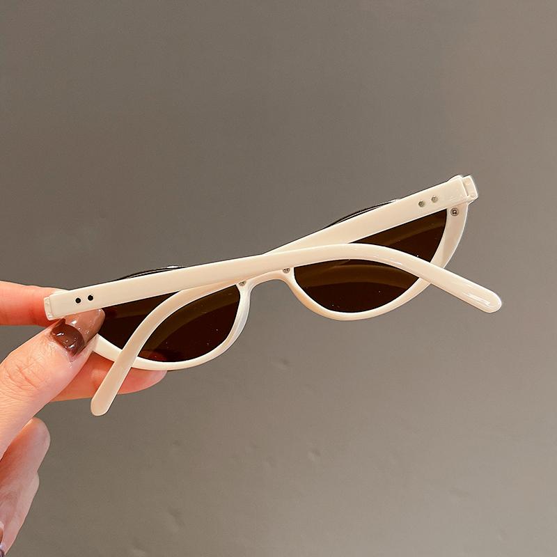 KAMMPT Chic Small Cat Eye Sunglasses Women's Trendy Vintage Gradient Shades Fashion Luxury Brand Design Travelling Sun Glasses