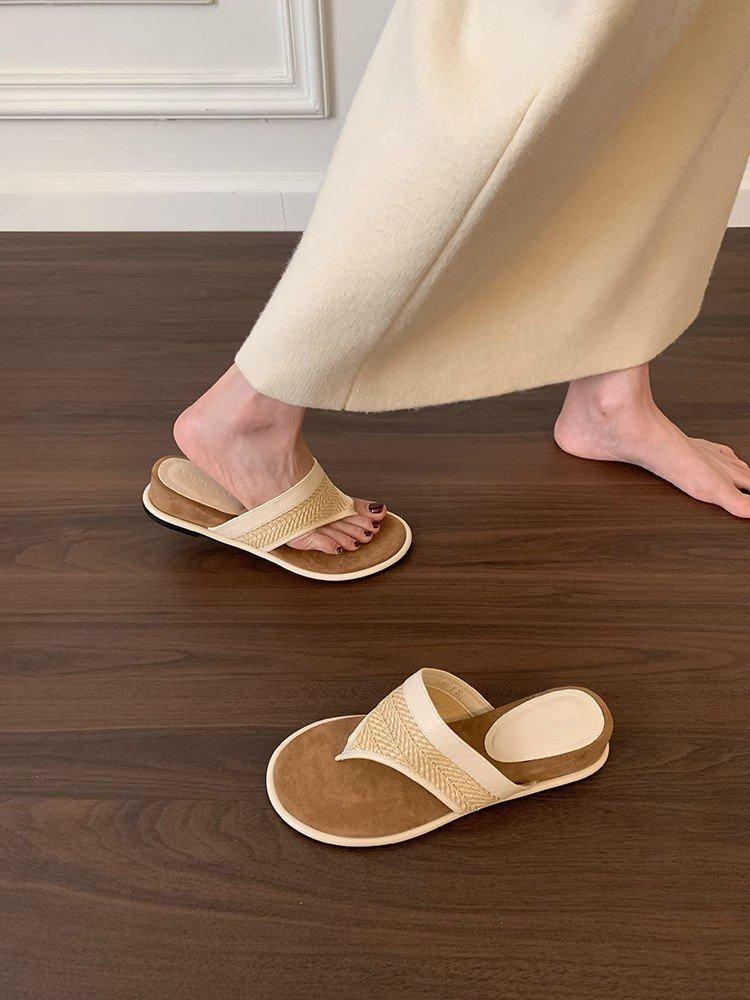 

Retro wedge heel flip-flops shoes women s summer wear 2025 new Roman shoes Mori beautiful beach cool slippers 40