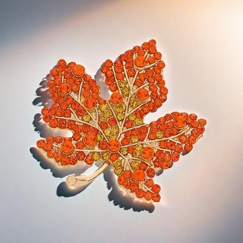 Red Maple Leaf Brooch Delicate Premium Luxury Brooch Temperament Pin