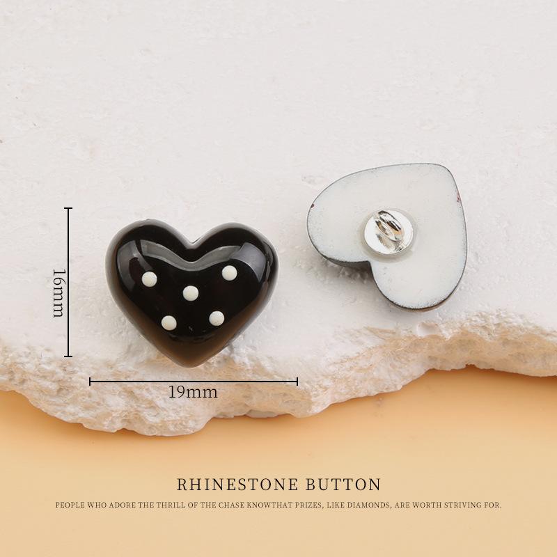 

5pcs Black And White Children S Buttons Baby Clothes Cute Cartoon Resin Love Buttons Sweater Cardigan Jacket Decorative Buttons White dot love