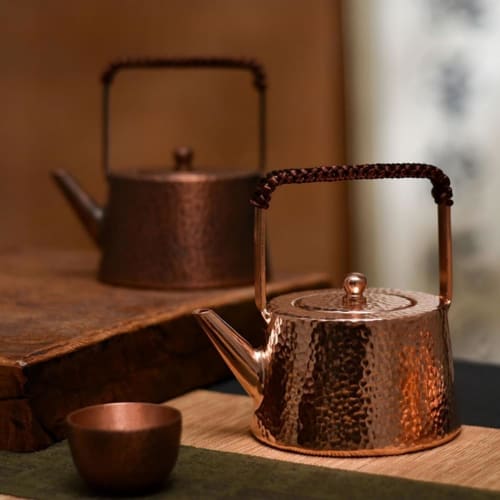 Quxxuol Pure Copper Kettle, Handmade Small Copper Teapot, Traditional Craftsmanship, Perfect for Home Use or as a Gift (Brown, 800ml)