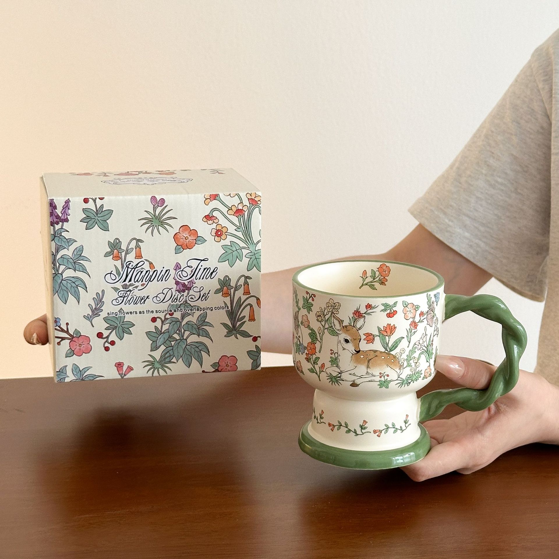 

Красивый подарок на день рождения для девочек Кружка Нишевый дизайн Чашка Креативная керамическая чашка Практичный сувенирный подарок 301-400ml