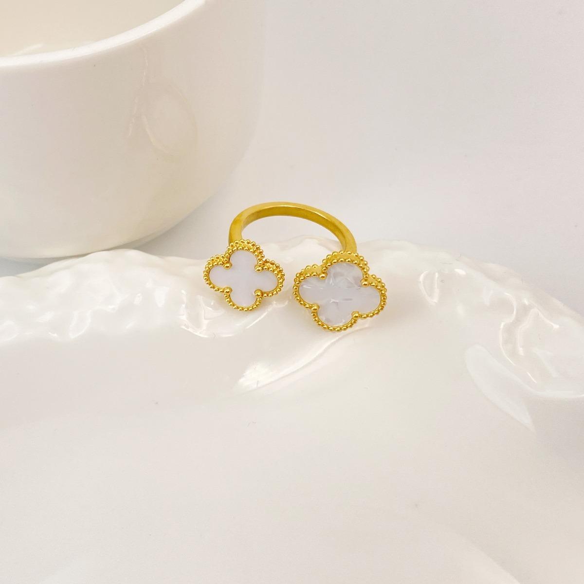 

Высокая версия кольца с четырьмя листами клевера на удачу, женское новое нишевое регулируемое кольцо на палец, маленькое свежее ювелирное изделие слоновая кость