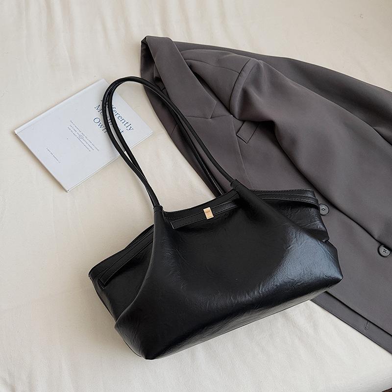 

High-value trendy underarm bag winter new retro fashion bag large capacity shoulder bag for women чорний