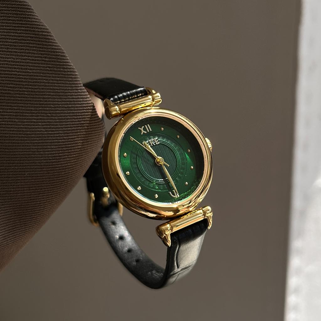 New Luxury Red Round Watch For Women, High-End Design, Fashionable And Elegant, A Perfect Accessory And Gift For Women.