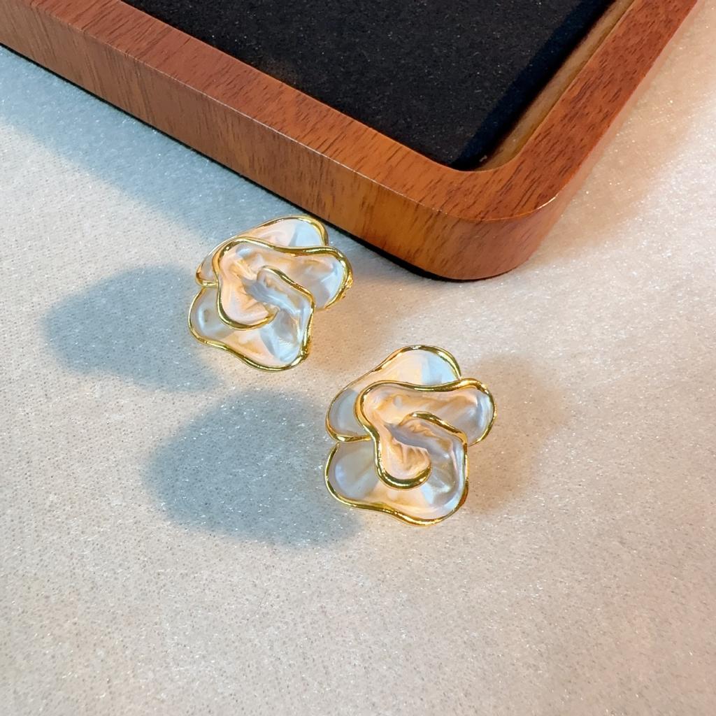 Kubischer Kamelienblüten-Ohrstecker für Damen Einzigartiges Design Temperamentvoller Ohrring Täglicher Temperamentvoller Ohrschmuck Sanftes Mädchengeschenk