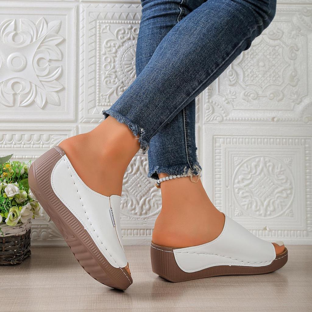 2025 Women's Plus Size Thick-soled Casual Outdoor Wedge Heel Slippers with Simple Strap and Open Toe Design