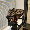 Axelväskor med bred rem och leopardtryck för kvinnor, Mode designerväska för daglig användning, Mångsidiga damhandväskor