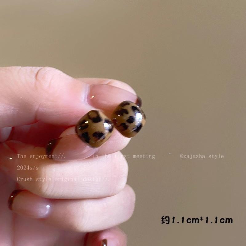 Retro leopard print square stud earrings women s light luxury niche design earrings Internet celebrity earrings
