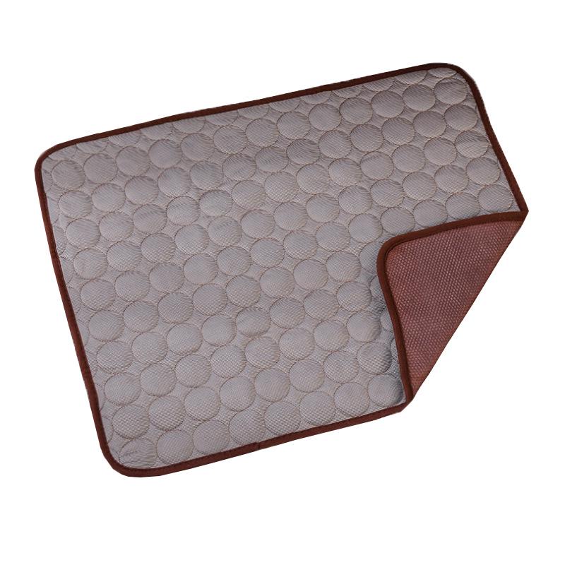 

Pet Cooling Mat: Ice Silk Pad for Dogs & Cats - Summer Comfort XS/40x30cm коричневый