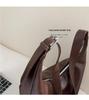 High-End Retro Crossbody Tote: Versatile, Trendy, Large Capacity for Women - Perfect for Class and Commute