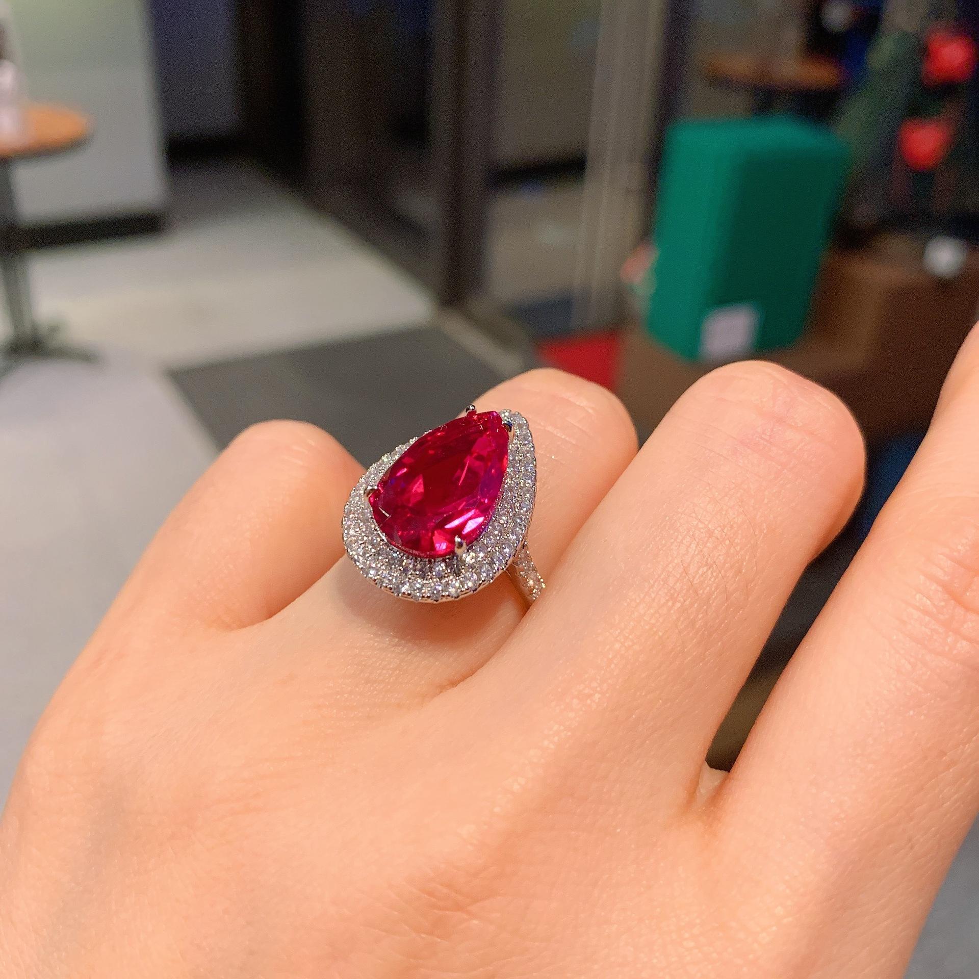 New European and American fashion simulation color treasure red, green, yellow and blue treasure temperament pendant necklace women