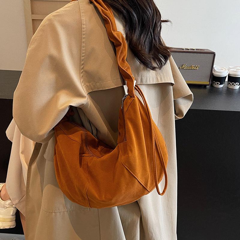 Crossbody Bag Women 2025 New Pleated Cloud Bag Retro Velvet Dumpling Bag Casual Large Capacity Shoulder Bag Tide