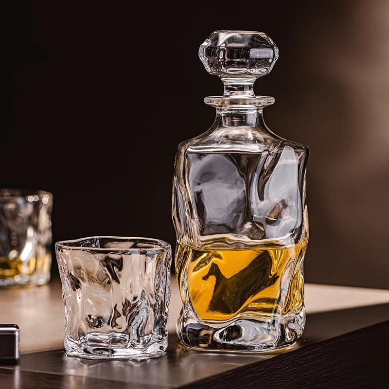 720ml Čirá zmačkaná papírová láhev na whisky víno Japonské umění Kroucené sklo Křišťálová sada na víno Nepravidelný karafa na whisky XO Sklo