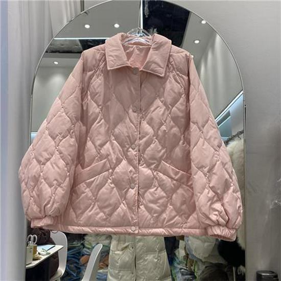 

Женская зимняя корейская пуховая куртка 2022 года с отложным воротником и узором аргайл - Яркая цветная куртка из утиного пуха S (Recommended 90-125)