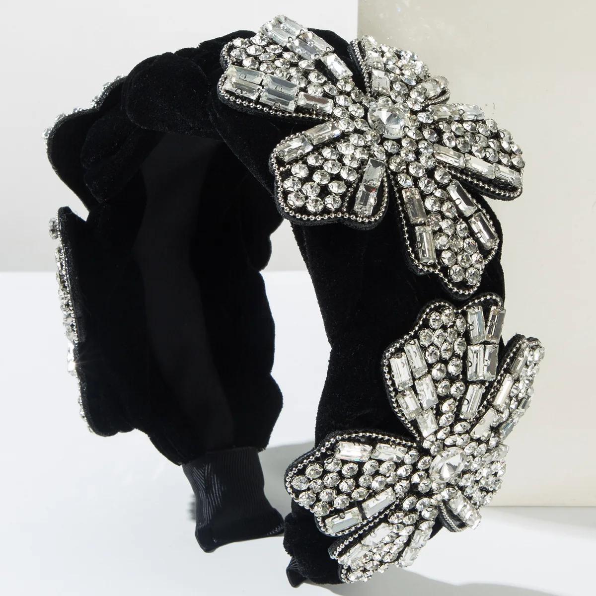 

Фланелевая Тканая Три Цветка Инкрустированные Стразами Супер Блестящая Повязка на Голову Банкетная Элегантность Увеличенные Расширенные Аксессуары для Волос