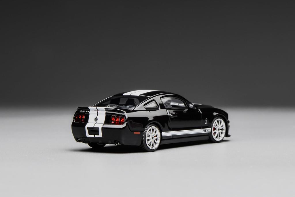 Freestyle MOTORHELIX Ford Mustang Shelby GT500 Super Snake 2007 Ebony Black Matte Black Single Stripe (FREESTYLE) 1/64 (Finished Model)