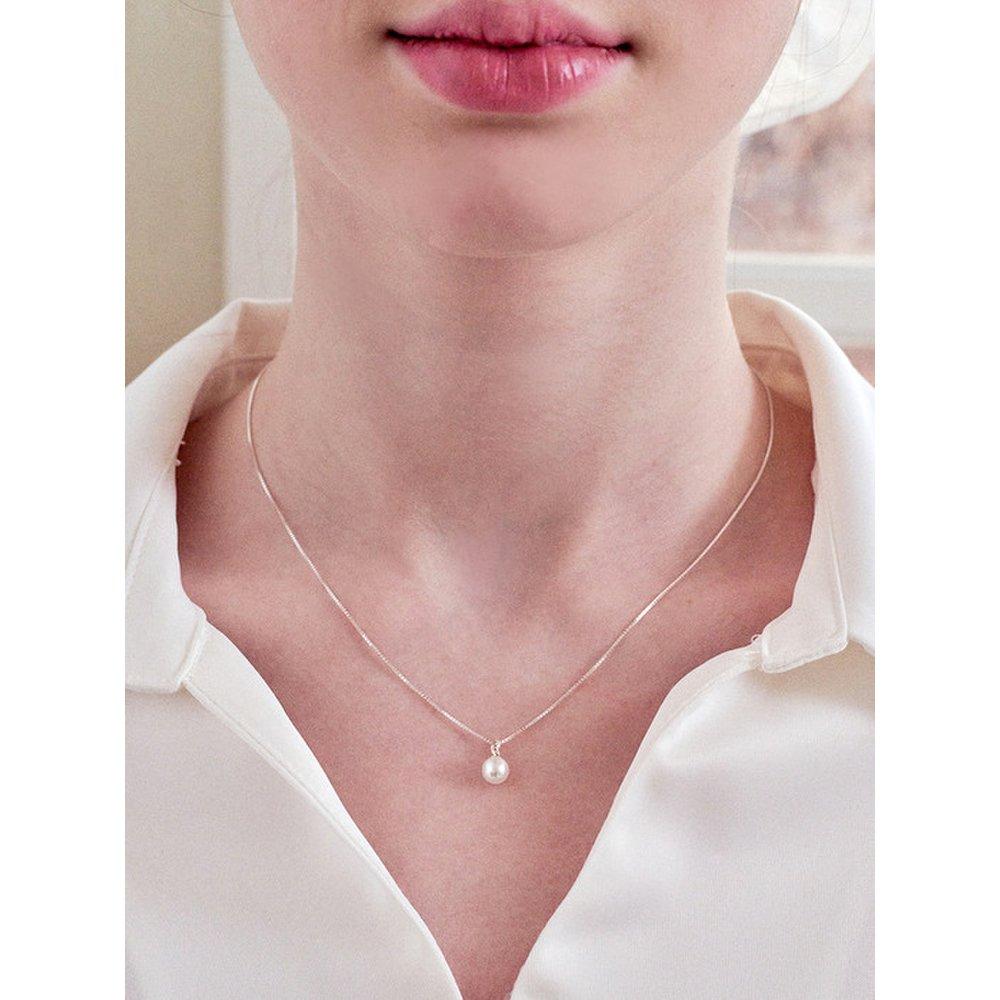 Flowing Pearl Necklace