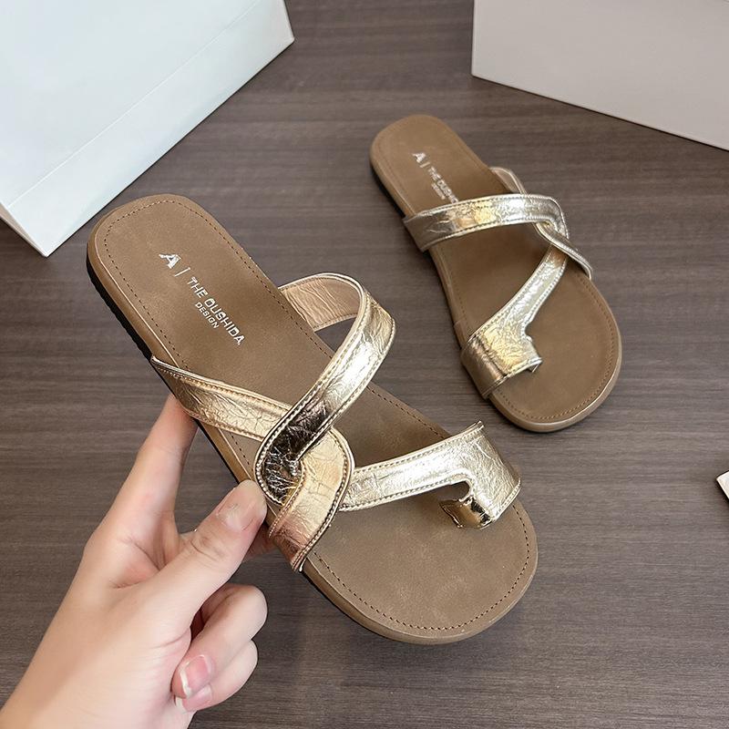 High-value cool slippers women's summer outer wear 2025 new flat bottom low heel soft bottom going out beach one-word drag