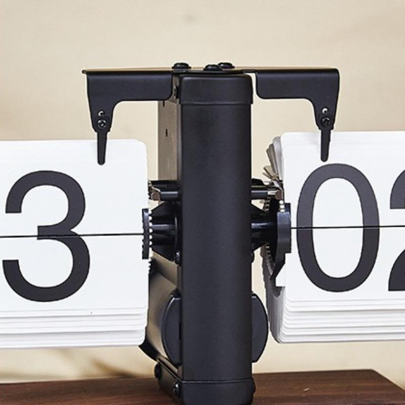 Retro Flip Clock Wooden Metal Novelty Page Turning Table Clock Creativity Decorative Watch House Table Decoration Accessories