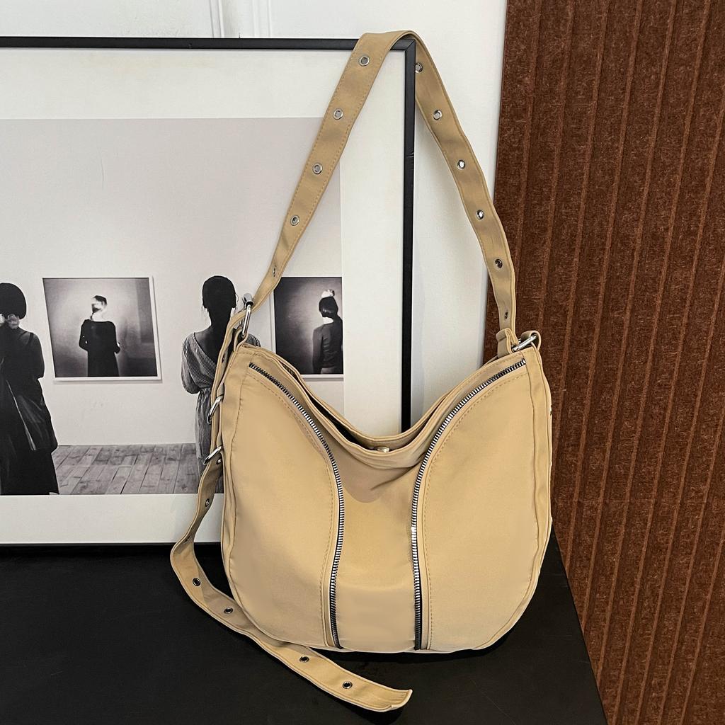 Leisure Soft Surface Nylon Cloth Bag for Women  New Fashionable and Versatile Ins Crossbody Bag, Popular Bucket Bag