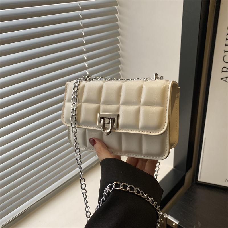 

Премиальная текстура новая летняя универсальная сумка-мессенджер на цепочке маленькая квадратная сумка модная популярная наплечная сумка женская белый