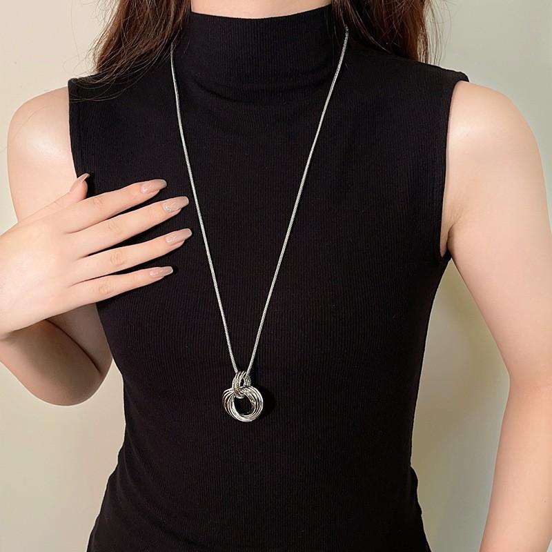 Gold Circle Drop Long Pendant Necklace for Women Elegant Light Luxury Delicate Sweater Chain Accessory