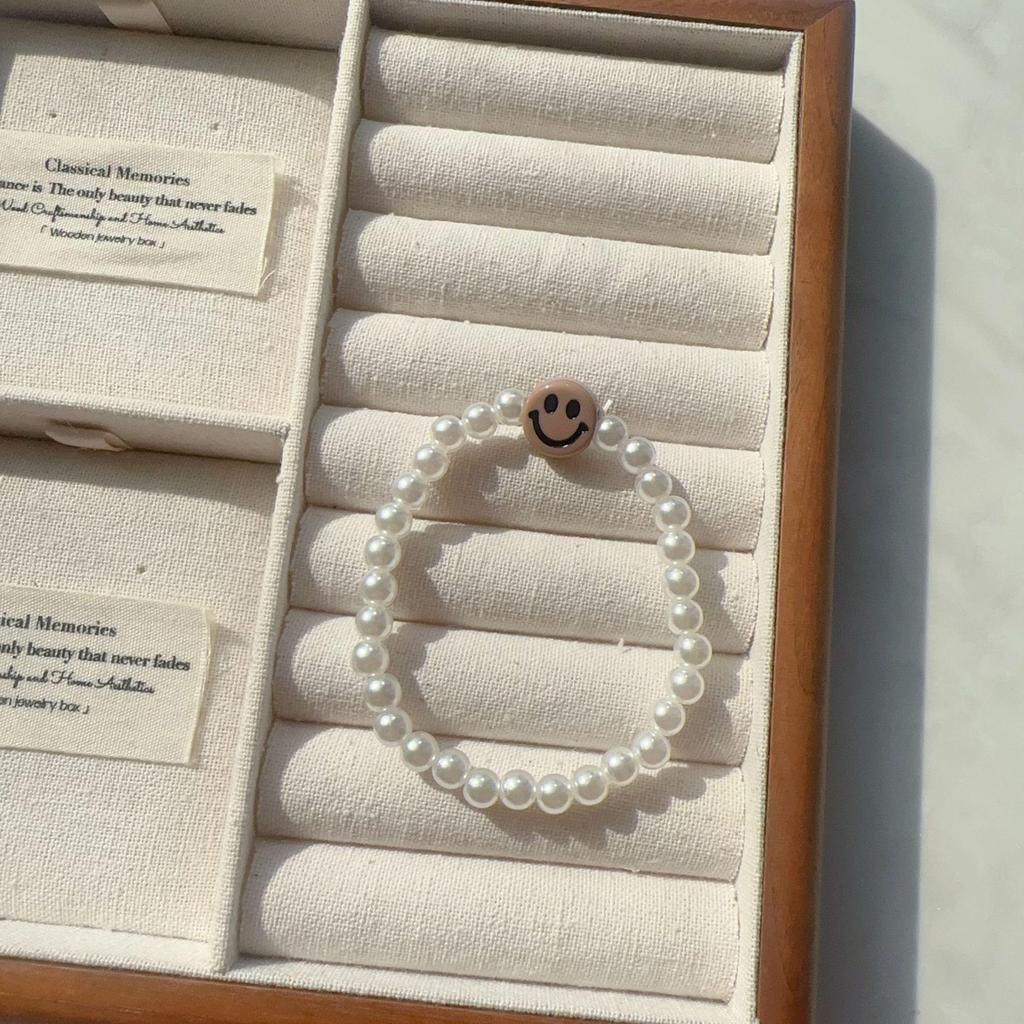 Korean-Style Acrylic Smile Face Pearl Bracelet for Women - Creative Handmade Elastic Beaded Jewelry